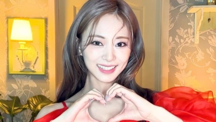 Tzuyu TWICE Kejutkan Publik dengan Gelar Magisternya di Perguruan Tinggi Spanyol