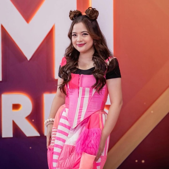 <p>Baru-baru ini, penampilan Tasya kembali mendapatkan pujian dari netizen. Tasya terlihat cantik dan imut mengenakan pakaian berwarna pink cerah dengan gaya rambut dikuncir seperti idol Korea. "Udah jadi ibu 2 anak tetep ya mukanya cantik dan imut. Selamat ya tasya," tulis akun @ir***. "<em>Masyaallah</em> cantiknya," (Foto: Instagram @tasyakamila)</p>