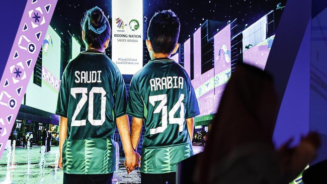 FIFA resmi menunjuk Arab Saudi jadi tuan rumah Piala Dunia 2034. Berikut 7 fakta yang perlu diketahui dari Arab Saudi resmi jadi tuan rumah Piala Dunia 2034.