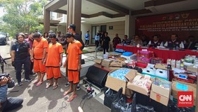 Polisi Bongkar Pabrik Narkoba 'Happy Water' di Perumahan Mewah Bandung