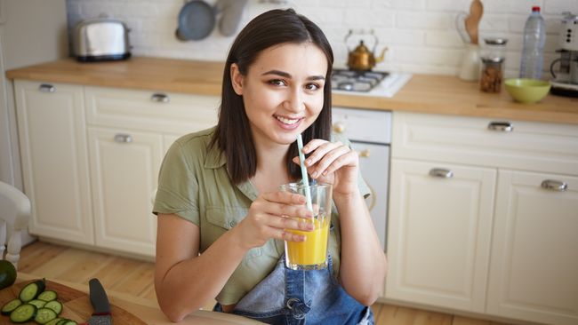 8 Minuman Penurun Kolesterol, Pendamping Makan Enak di Malam Tahun Baru!