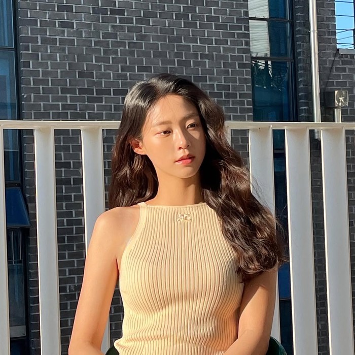 Dalam grup naungan FNC Entertainment ini, Seolhyun menempati posisi visual, penari utama, dan vokalis. Sayangnya pada 2022 lalu, ia memutuskan untuk hengkang dari agensi usai 10 tahun berkarier./ Foto: instagram.com/s2seolhyuns2