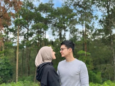 img-title Dhini Aminarti Pilih Sahur Bareng Dimas Seto, Tolak Syuting di Bulan Ramadan
