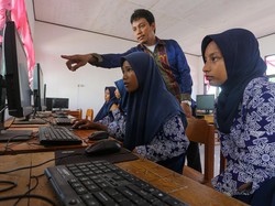 Internet Dorong Inovasi Guru SMPN 1 Wawonii Timur Bangun Aplikasi Digital