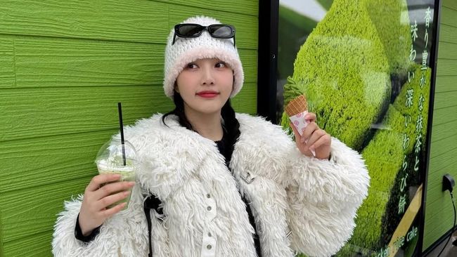 5 Gaya Selebriti Korea Mengenakan Mantel Bulu Untuk Musim DinginYang Stylish dan Trendy