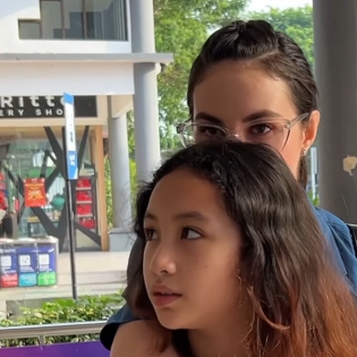 <p>Bunda, kita doakan agar Keisha tumbuh menjadi anak yang pintar dan terus membanggakan kedua orang tuanya, ya. Semoga Keisha selalu sukses dan bisa menggapai cita-citanya. (Foto: Instagram: @arumibachsin_94)</p>