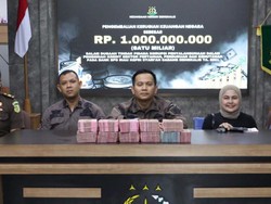 Tersangka Korupsi BRK Syariah Kembalikan Uang Rp 1 M ke Kejari Bengkalis