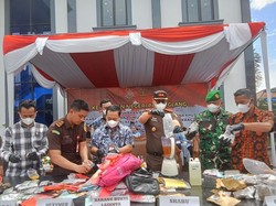 Kejari Pandeglang Musnahkan Barang Bukti Kejahatan Senilai Rp 590 Juta