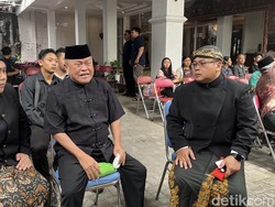 Suasana Rumah Duka Ki Warseno Slenk, Seniman Kirun Menangis