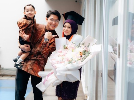 5 Potret Lesti Kejora Wisuda saat Hamil Besar, Sempat Ingin Nyerah di Semester Akhir