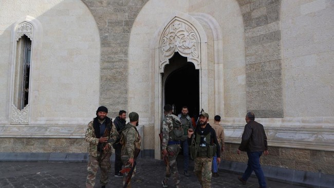 FOTO: Penampakan Makam Ayah Bashar Al Assad Dibakar Milisi