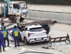 Pengemudi Mobil Tertimpa Pelat Besi di Tol Andara Diduga Alami Microsleep