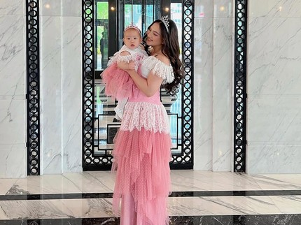 Terpopuler: Potret Anak Artis Rayakan Natal Pertama di 2024