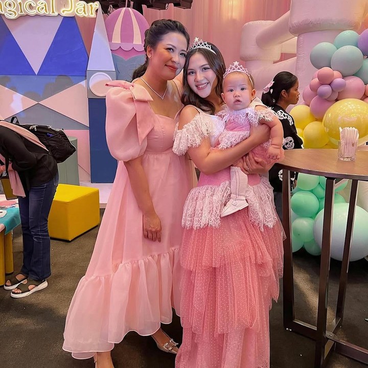 <p>Ketika itu, Jessica Mila dan Kyarra diundang dalam sebuah acara ulang tahun anak dari dokter gizi ternama, dr. Feni Nugraha. Pesta ulang tahun ini berlangsung sangat meriah dengan tema <em>princess</em>. (Foto: Instagram: @jscmila)</p>