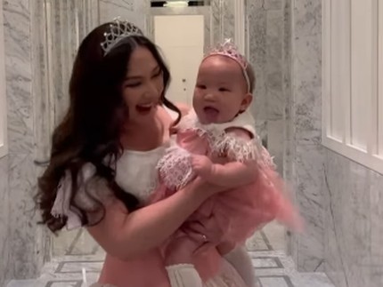7 Potret OOTD Bayi Seleb Menggemaskan, Ada Putri Jessica Mila hingga Denny Sumargo