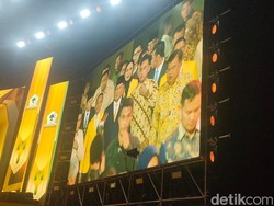 Bahlil Sapa Prabowo di HUT Golkar: Jas Boleh Hitam, tapi Dasi Tetap Kuning