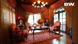 Isu Digadai Ahmad Assegaf, Intip 7 Potret Kastil Mewah Ibu Tasya Farasya Serba Emas