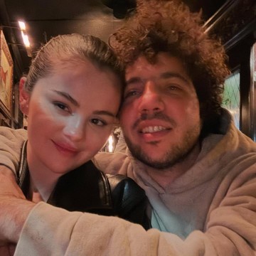Bikin Iri! 5 Green Flags dalam Hubungan Selena Gomez dan Benny Blanco yang Patut Ditiru