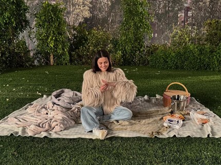 Potret Selena Gomez Dilamar Sang Kekasih Benny Blanco, Pamer Cincin Mewah