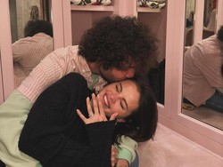 Video: Kebahagiaan Selena Gomez Tunangan dengan Benny Blanco