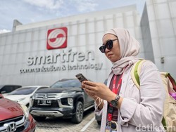 Bos Smartfren Ungkap Status Masa Kerja Karyawan Usai Merger