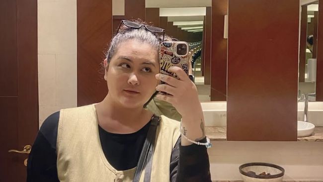 Setelah sebelumnya aktris Talitha Curtis bercerita mengenai nasibnya yang sering berpindah-pindah kontrakan. Thalita sekarang telah pindah ke rumah baru.