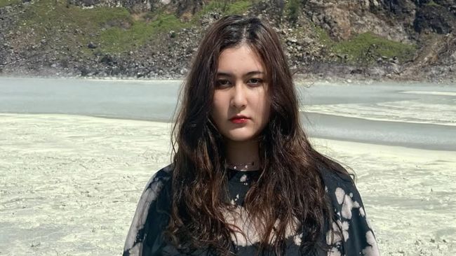 Talitha Curtis blak-blakan soal honor dipegang ibu untuk bayar utang hingga kini ia hidup di kontrakan sambil jualan risol.