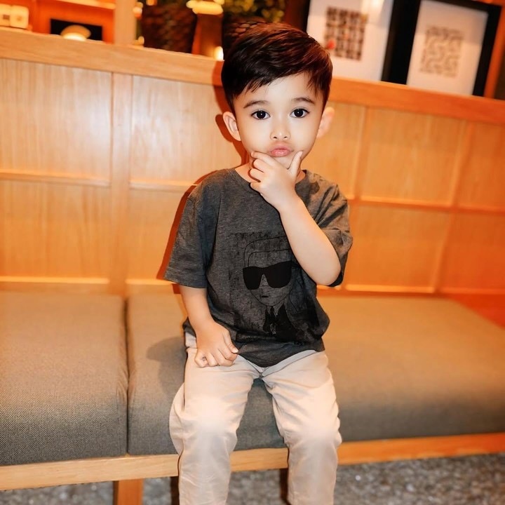 <p>"<em>Barakallah fii umrik fii rizki fii dunya wal akhirat</em> anak ganteng, semoga sehat selalu, semakin saleh, semakin pintar dan selalu menjadi penyejuk hati Bunda ya, amin," kata seorang netizen. "Selamat ulang tahun anak ganteng, sehat, dan bahagia selalu ya," doa netizen lainnya. (Foto: Instagram: @nathalieholscher)</p>