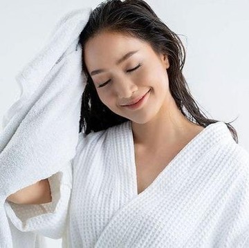 Mitos atau Fakta, Tidur dengan Rambut Basah Bikin Kesehatan Kulit Kepala Menurun?