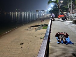 Trotoar di Pattaya Buruk, Turis Pilih Jalan Kaki di Aspal