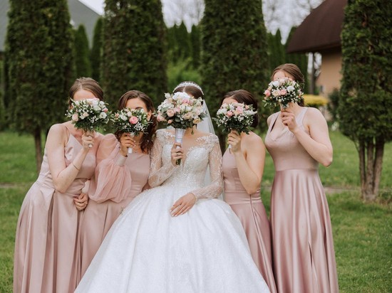 Bingung Pilih Dress buat Kondangan Siang? Ini yang Perlu Kamu Tahu Dulu