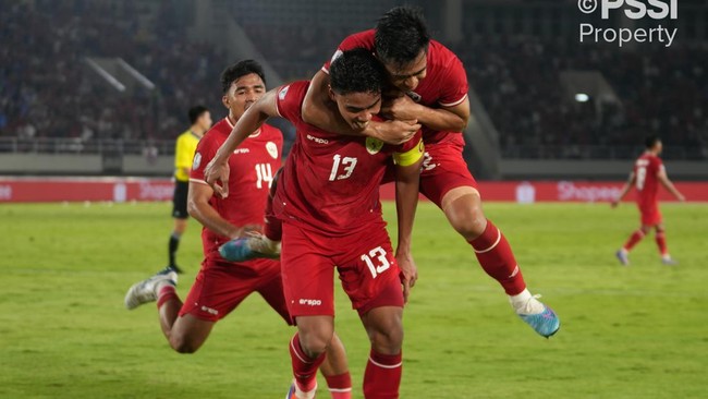 Timnas Indonesia tercatat tiga kali melawan Vietnam di kandang mereka selama pagelaran Piala AFF. Berikut rekor Timnas Indonesia di markas Vietnam.