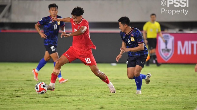 Shin Tae Yong kecewa gawang Timnas Indonesia terlalu mudah dibobol Laos saat pertandingan Piala AFF 2024 di Stadion Manahan, Solo, Kamis (12/12).