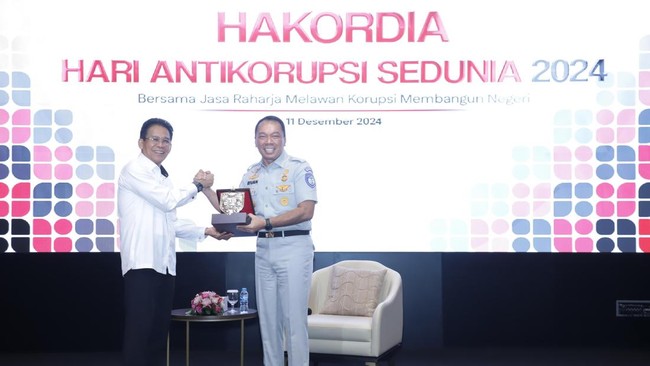 Untuk menghindari tindak korupsi, Jasa Raharaja melakukan transformasi dengan mengadopsi sistem pengawasan yang lebih baik, termasuk dalam metode pembayaran.