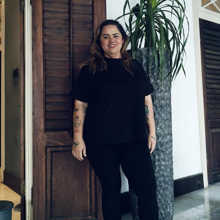 <p>"Dari berat 135 kg ke berat 102 kg, 33 kg gone dalam waktu 3 bulan itu bukan hal yang gampang. Banyak yang aku lewatin, rasain, nikmatin. Sebentar lagi timbangan aku 2 digit!! Sangat bangga!!," ungkapnya kala itu. (Foto: Instagram: @jelitaramlan)</p>