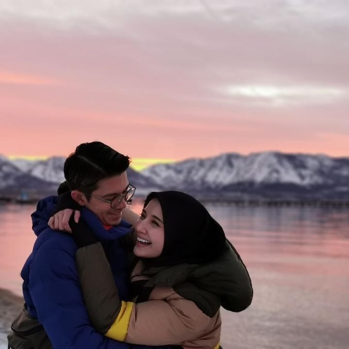 <p>Mereka memperkirakan embrio transfer pada Januari tahun depan. "Kemarin ada obrolan Irwan pengennya kita traveling dulu baru kita mulai embrio transfer karena tinggal embrio transfer aja. Pokoknya antara bulan depan atau Januari," katanya. (Foto: @zaskiasungkar1)</p>