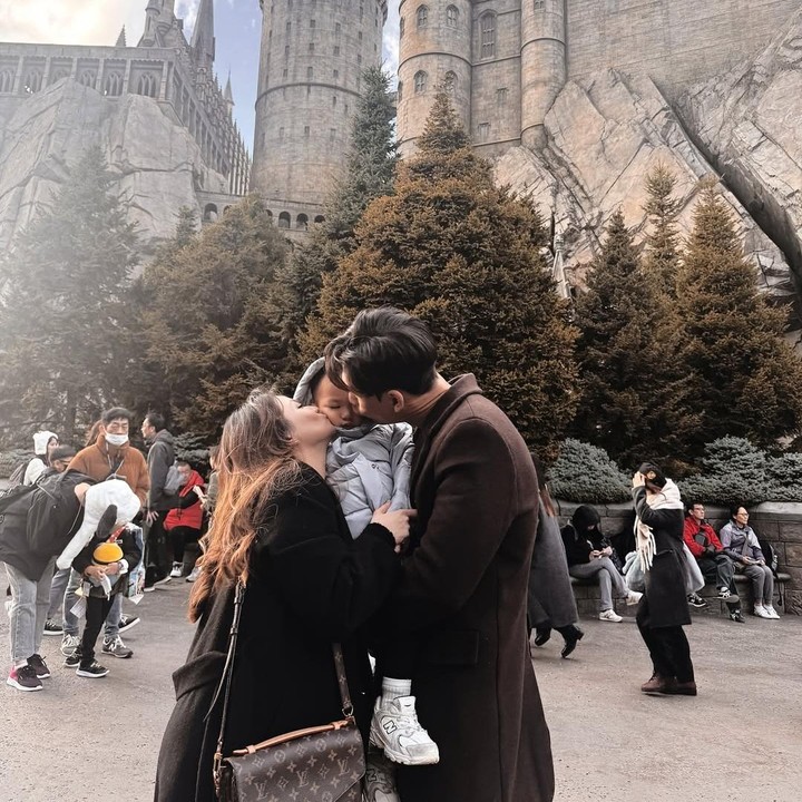 <p>"Gemas banget lihatnya. Semoga selalu <em>happy</em> ya, penuh cinta, dan saling mendukung. Doa terbaik untuk keluarga <em>Mommy</em>," kata seorang netizen. "Tuhan Yesus memberkati kalian semua," ungkap netizen lainnya. (Foto: Instagram: @stellarcor)</p>
