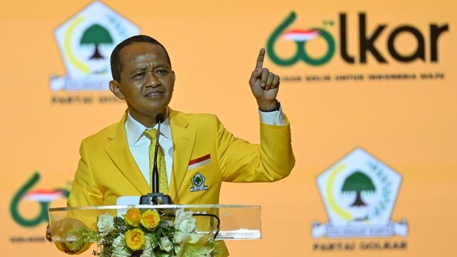 Ketum Golkar Bahlil Lahadalia mengatakan Wapres Gibran Rakabuming sempat mengatakan bakal hadir tetapi tidak jadi saat acara.