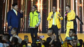 FOTO: Saling Puji Bahlil-Prabowo di HUT ke-60 Partai Golkar
