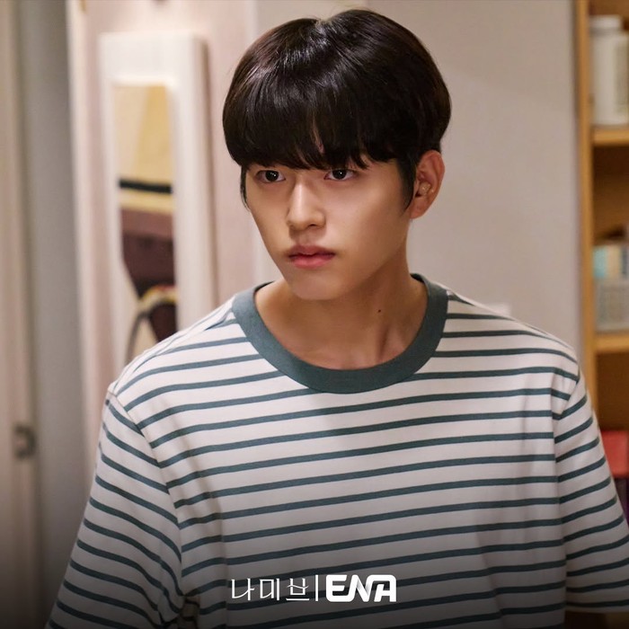 Sementara itu, Namib akan segera tayang perdana menemani penggemar drakor pada Senin, (23/12) mendatang. So, nantikan penampilan Lee Jinwoo di drama ini, ya!/ Foto: instagram.com/channel.ena.d