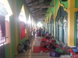 Bocah 13 Tahun Pengungsi Banjir Makassar Dirujuk ke RS karena Alami Anemia