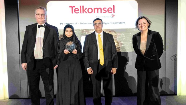Telkomsel menerima penghargaan Glotel Awards 2024 kategori Delighting the Customer atas inovasi Digital Hyper AI Ecosystem di MyTelkomsel.