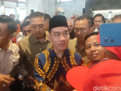 Paspampres Bantah Usir Jemaah Saat Gibran Salat Jumat di Semarang