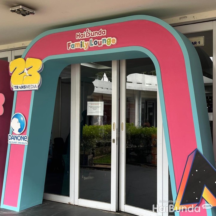 <p>Transmedia merayakan ulang tahun ke-23 dengan menyelenggarakan beragam acara menarik selama dua hari berturut-turut, mulai dari 14-15 Desember 2024 di Istora Senayan, Jakarta. HaiBunda Family Lounge menjadi salah satu <em>booth</em> yang meramaikan acara ini. (Foto: Amira Salsabila Aprilia)</p>