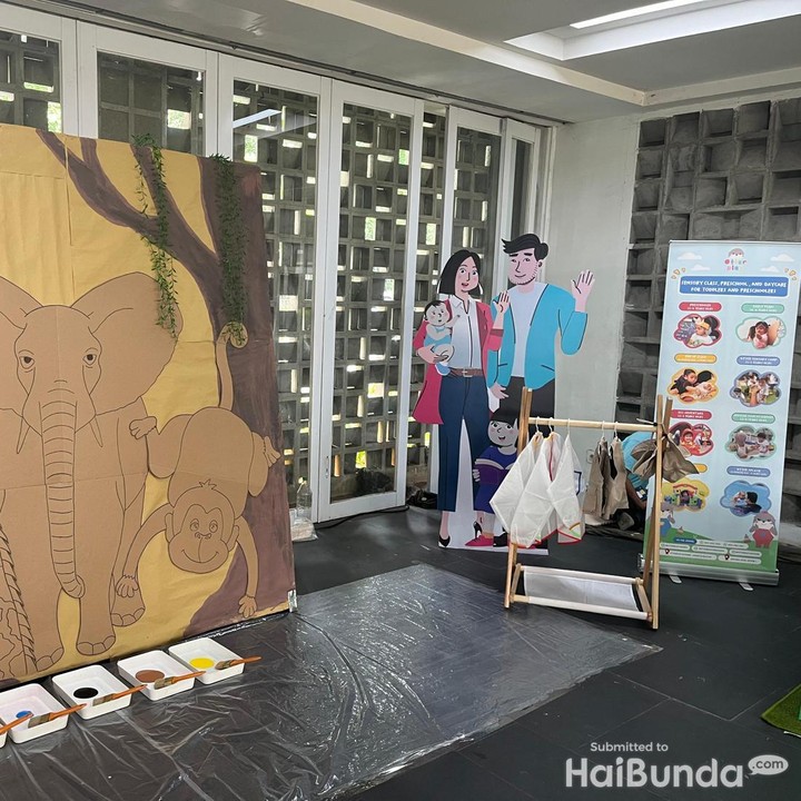 <p>Ada juga <em>kids activity </em>dengan tema petualangan di hutan yang dapat Si Kecil coba, seperti melukis hingga belajar mengenal hewan. (Foto: Amira Salsabila Aprilia)</p>