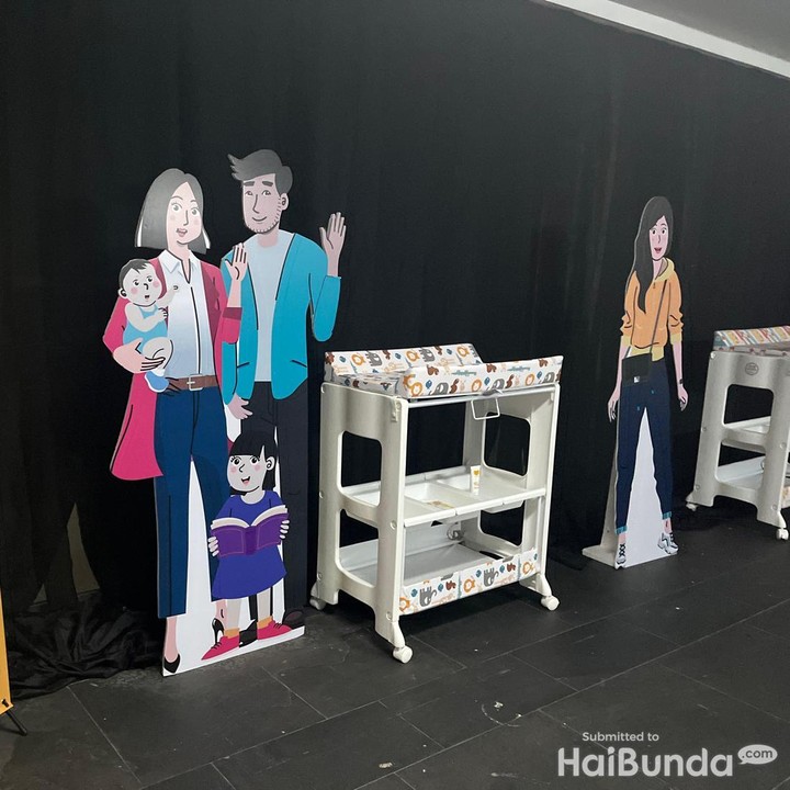 <p>HaiBunda juga menyediakan area khusus <em>nursery</em><em> room</em> yang dilengkapi dengan tempat ganti popok untuk Si Kecil dan tiga bilik dengan sofa untuk Bunda yang ingin menyusui. (Foto: Amira Salsabila Aprilia)</p>