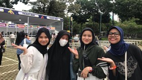 Penonton Antusias Menanti SHINee KEY dan BCL di HUT Transmedia