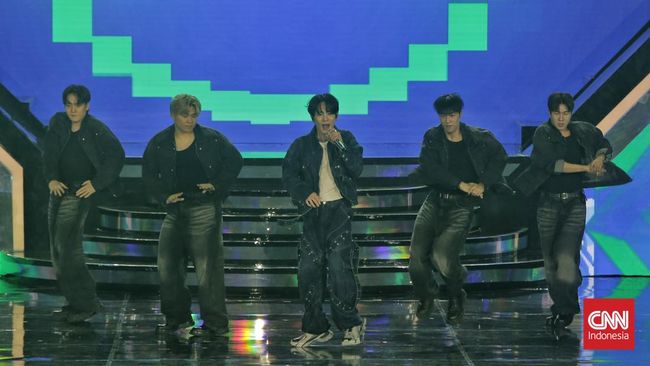 Key SHINee mengungkapkan tempat liburan impian di Indonesia saat berbincang di HUT Transmedia 23 di Istora Senayan Jakarta, Sabtu (14/12).