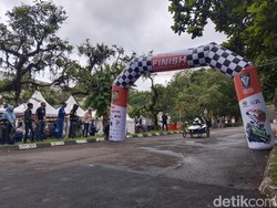 Keseruan Beradu Nyali Meluncur di Atas Kereta Peti Sabun