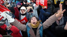 FOTO: Pengunjuk Rasa Rayakan Pemakzulan Presiden Korsel Yoon Suk Yeol
